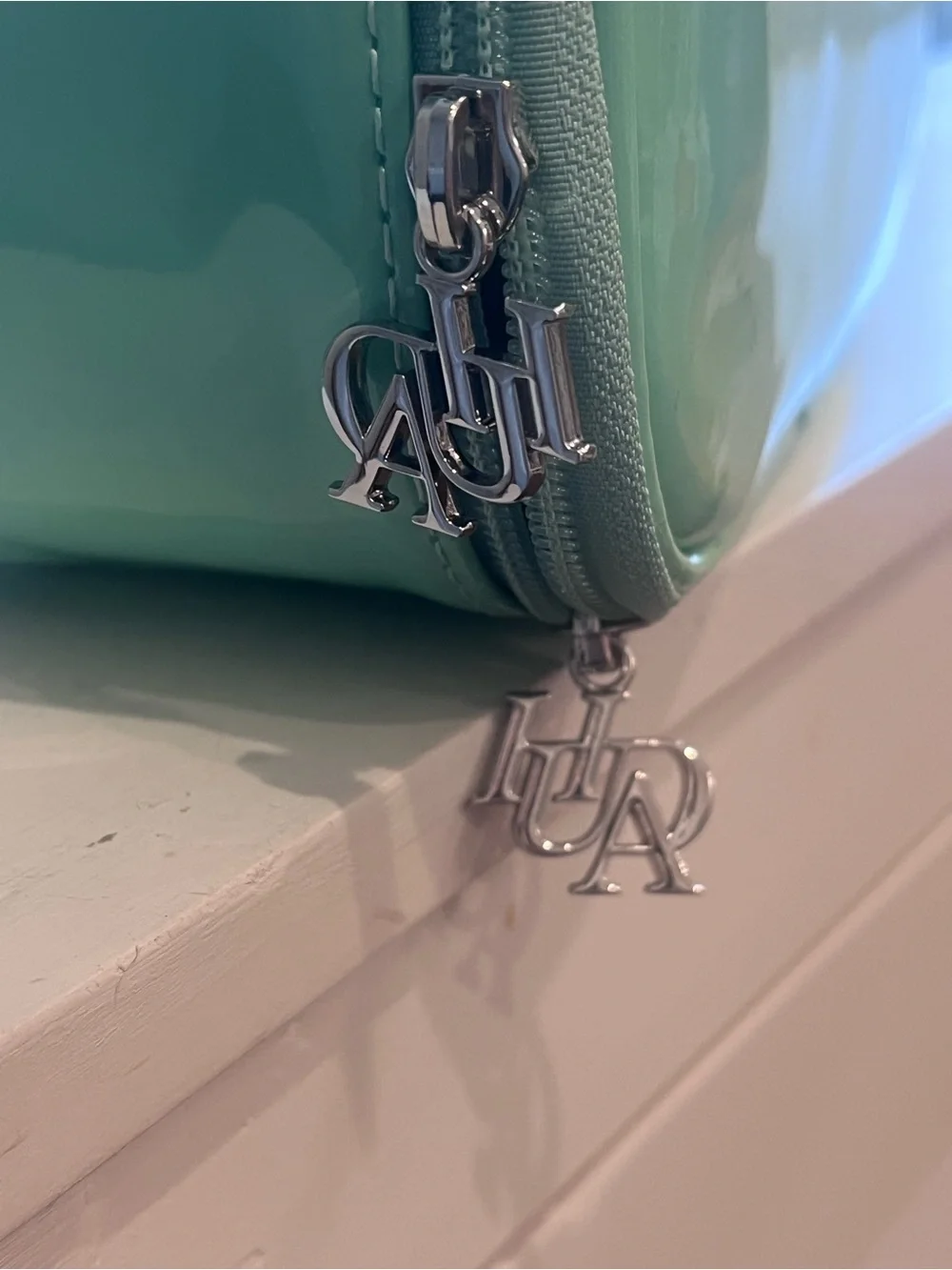 HUDA BEAUTY Glossy Mint Green Makeup Case NWT
